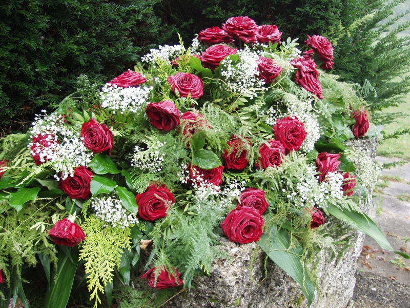 funeraire-ST ETIENNE DE TINEE-min_roses-61203